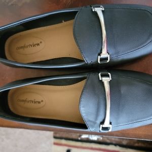 2 pair on comfort view slip ons, green and black pair,8 1/2